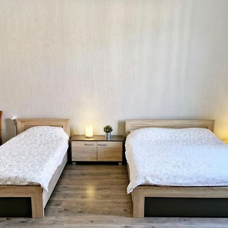 Centar Lux 2 Hostel Ζρένιανιν Εξωτερικό φωτογραφία