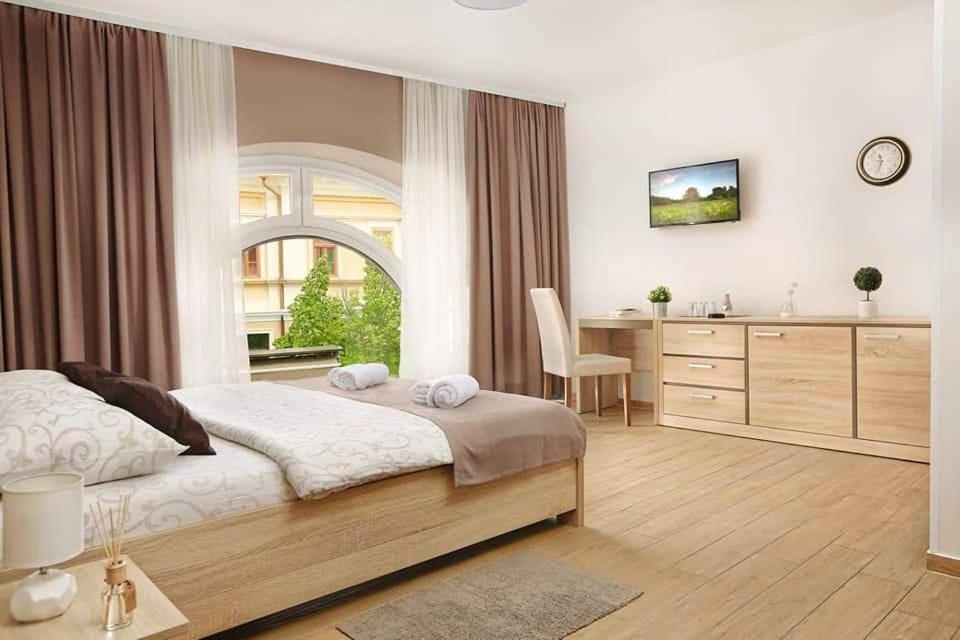 Centar Lux 2 Hostel Ζρένιανιν Εξωτερικό φωτογραφία