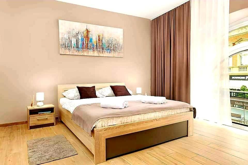 Centar Lux 2 Hostel Ζρένιανιν Εξωτερικό φωτογραφία
