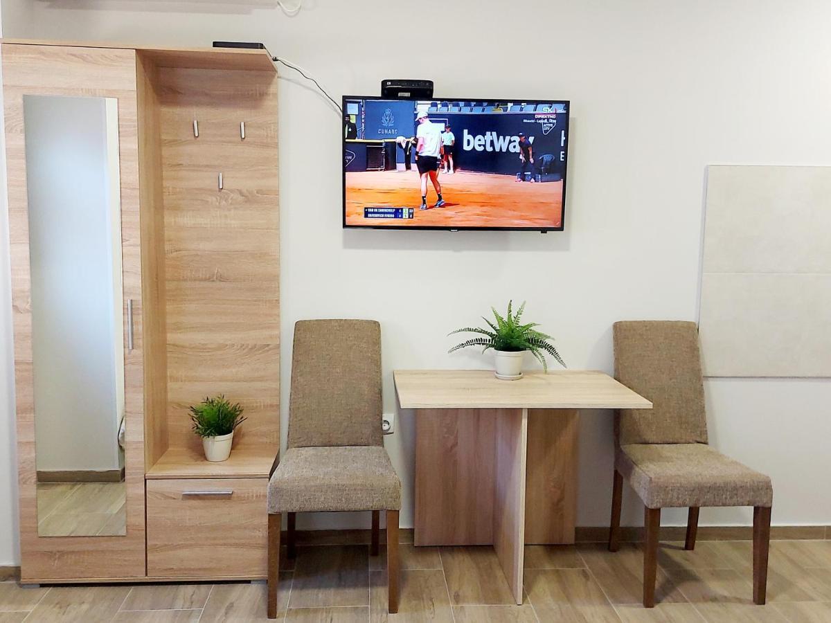 Centar Lux 2 Hostel Ζρένιανιν Εξωτερικό φωτογραφία