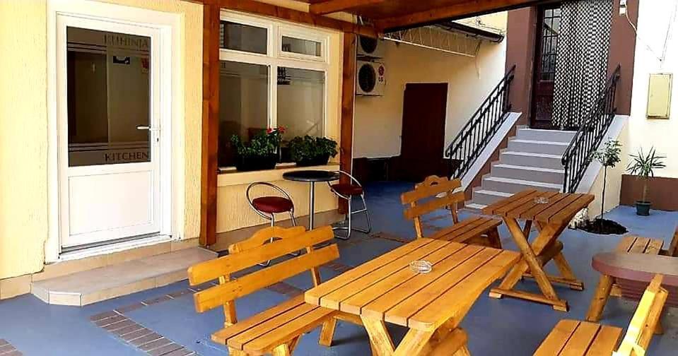 Centar Lux 2 Hostel Ζρένιανιν Εξωτερικό φωτογραφία
