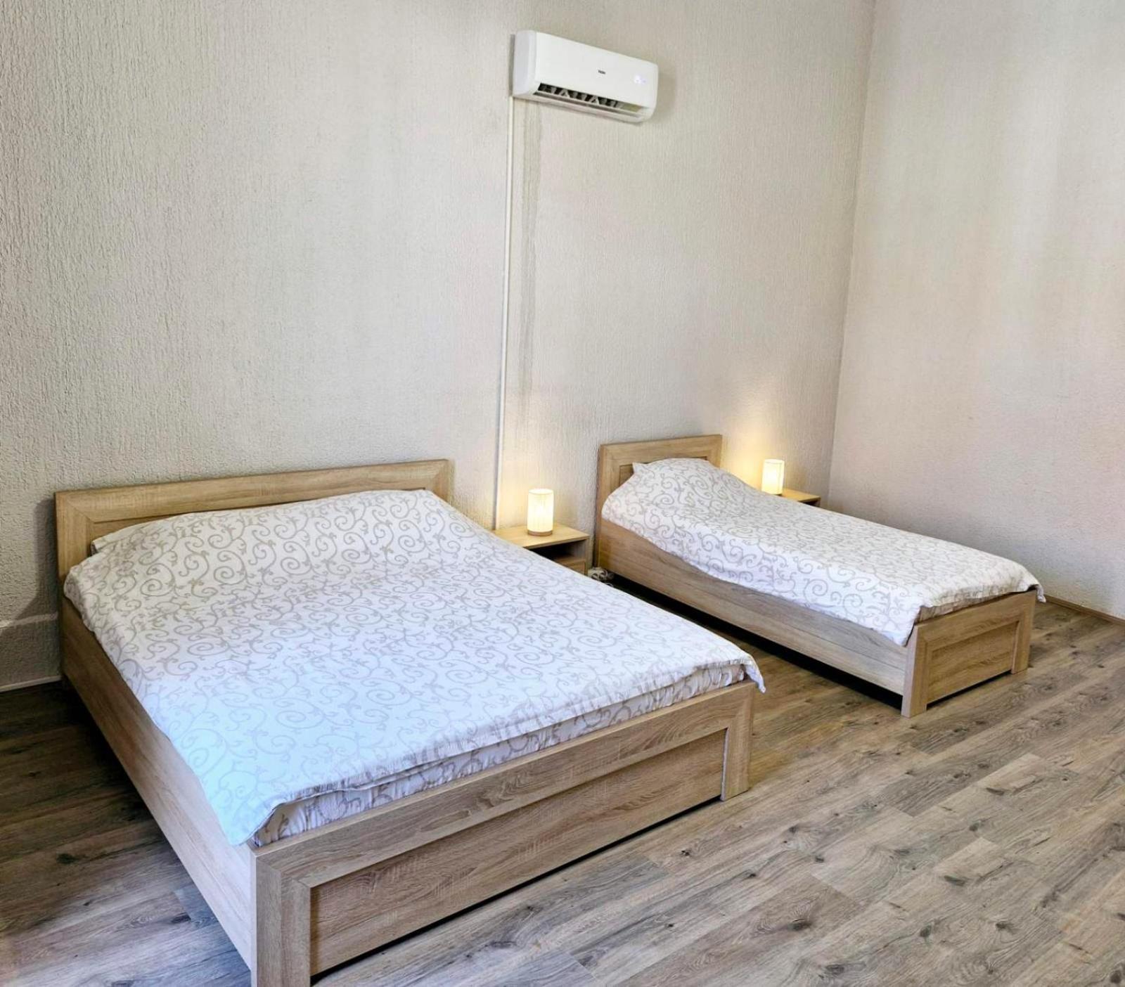 Centar Lux 2 Hostel Ζρένιανιν Εξωτερικό φωτογραφία