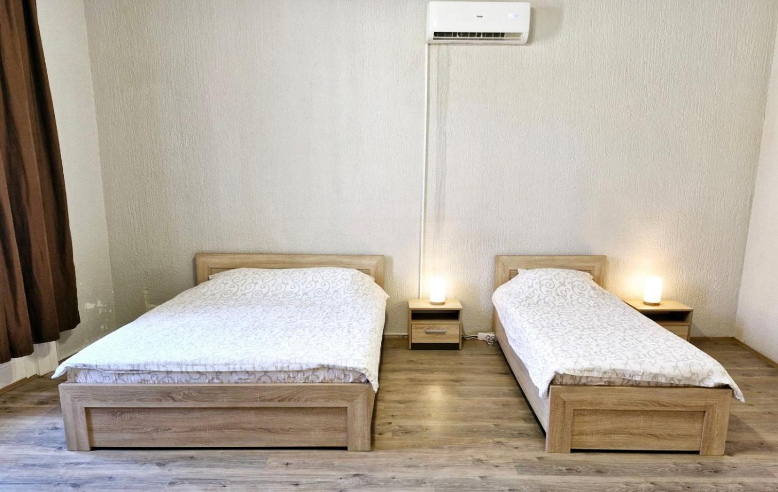 Centar Lux 2 Hostel Ζρένιανιν Εξωτερικό φωτογραφία