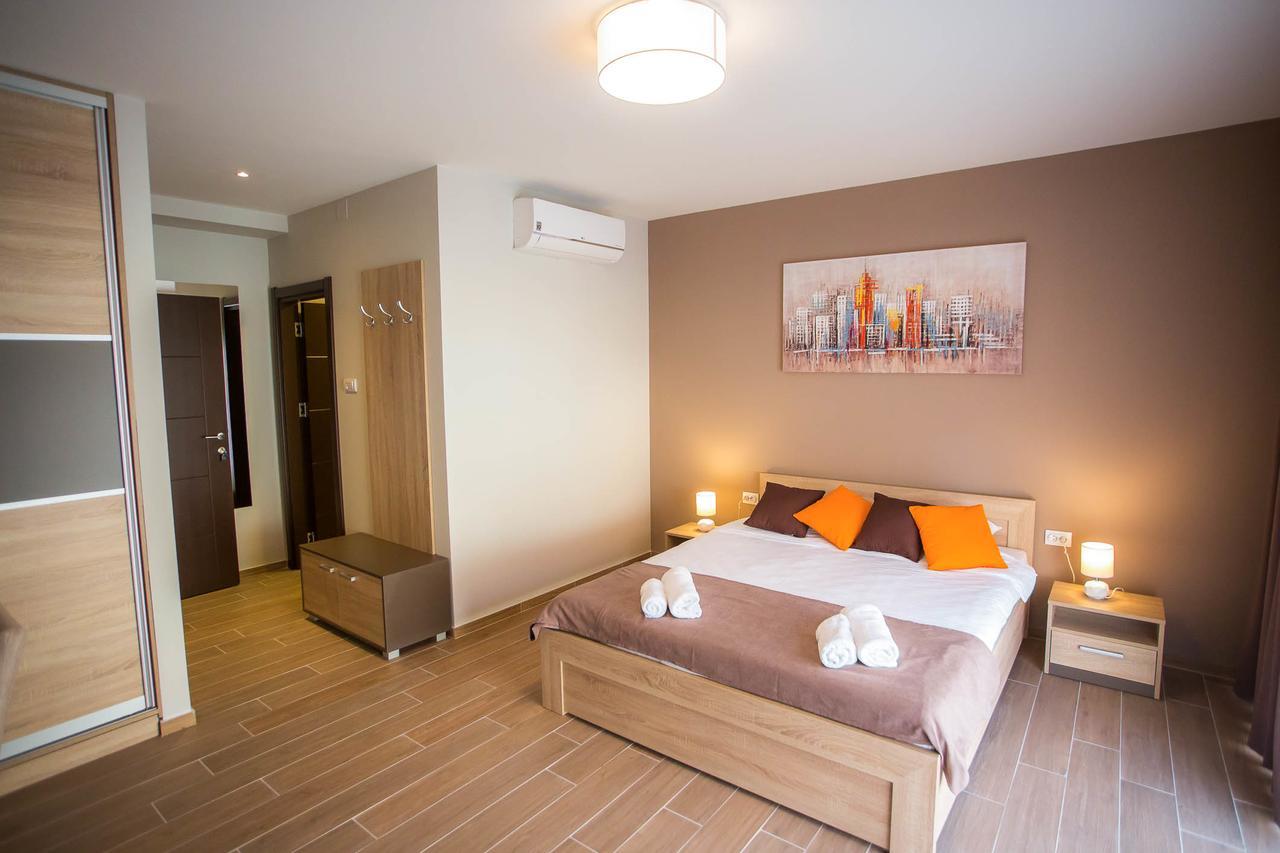 Centar Lux 2 Hostel Ζρένιανιν Εξωτερικό φωτογραφία