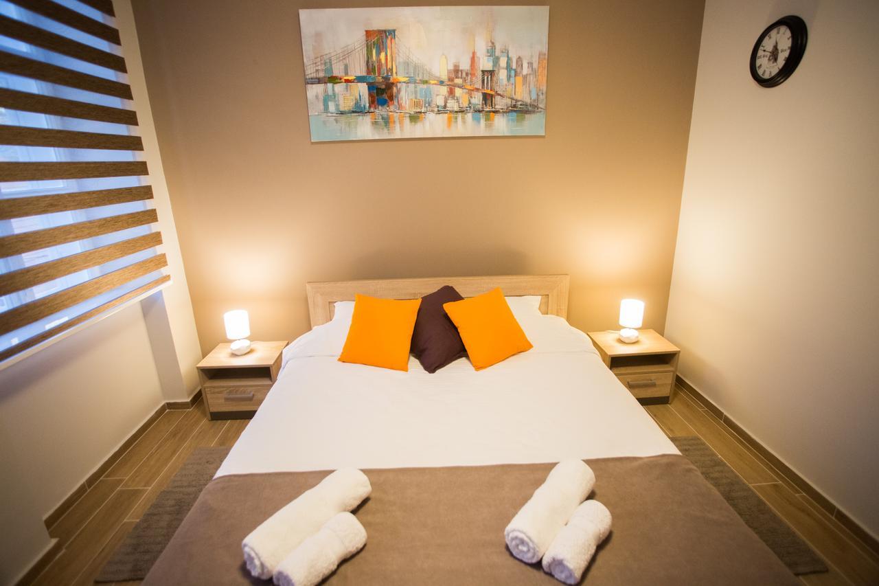 Centar Lux 2 Hostel Ζρένιανιν Εξωτερικό φωτογραφία