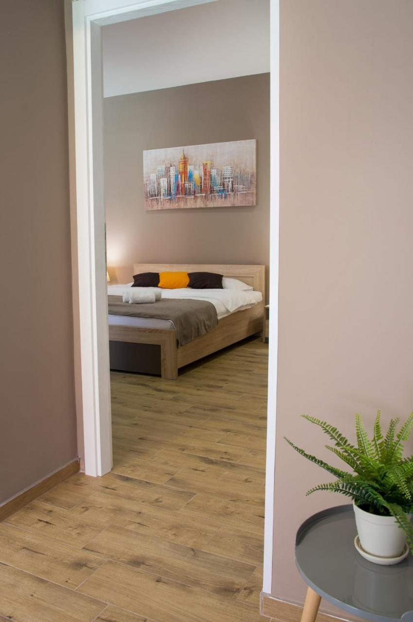 Centar Lux 2 Hostel Ζρένιανιν Εξωτερικό φωτογραφία