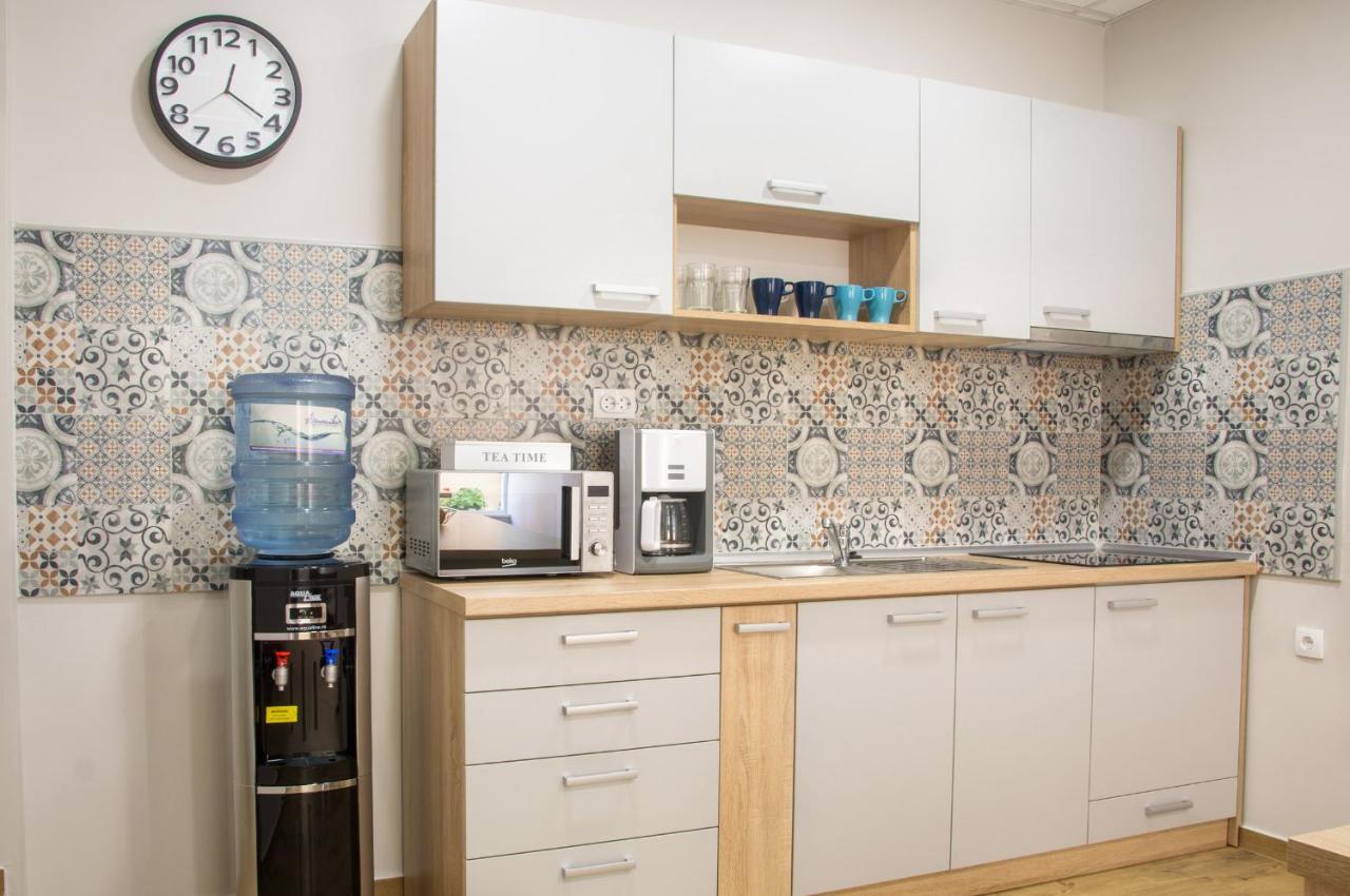 Centar Lux 2 Hostel Ζρένιανιν Εξωτερικό φωτογραφία