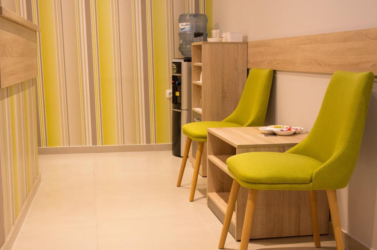 Centar Lux 2 Hostel Ζρένιανιν Εξωτερικό φωτογραφία
