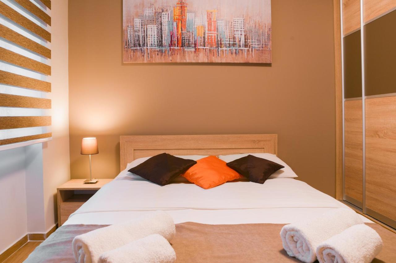 Centar Lux 2 Hostel Ζρένιανιν Εξωτερικό φωτογραφία