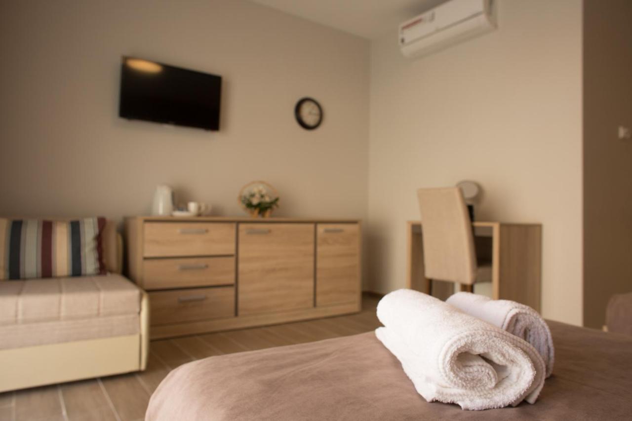 Centar Lux 2 Hostel Ζρένιανιν Εξωτερικό φωτογραφία