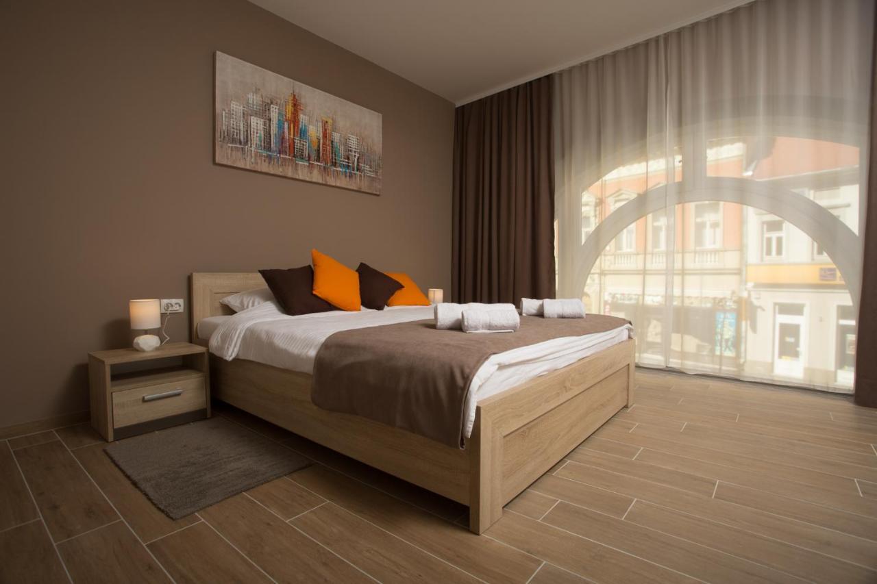 Centar Lux 2 Hostel Ζρένιανιν Εξωτερικό φωτογραφία